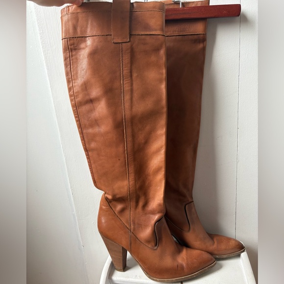 Elegant Brown Leather Knee-High Boots - Picture 3 of 4